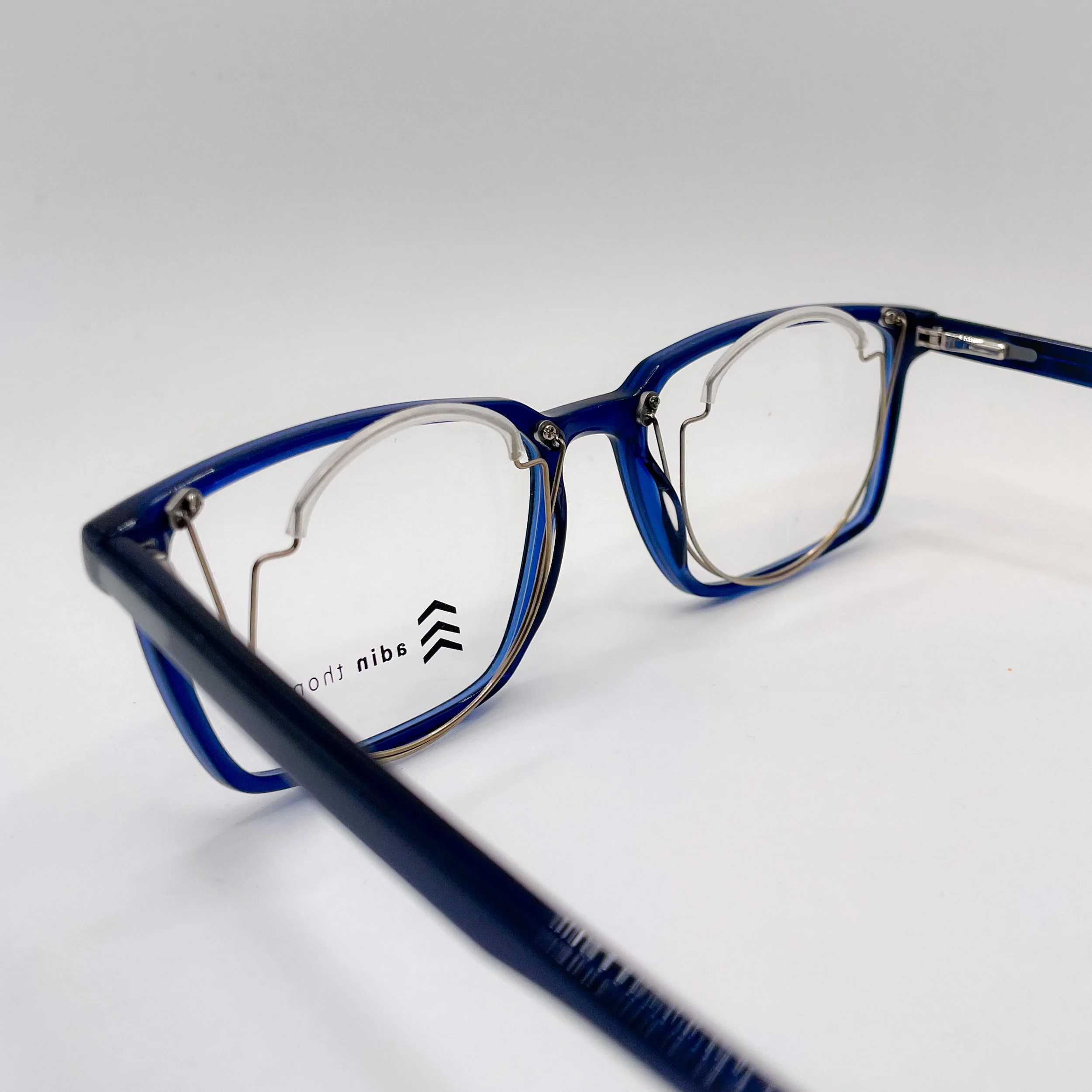 Lundie Loop ptosis crutch