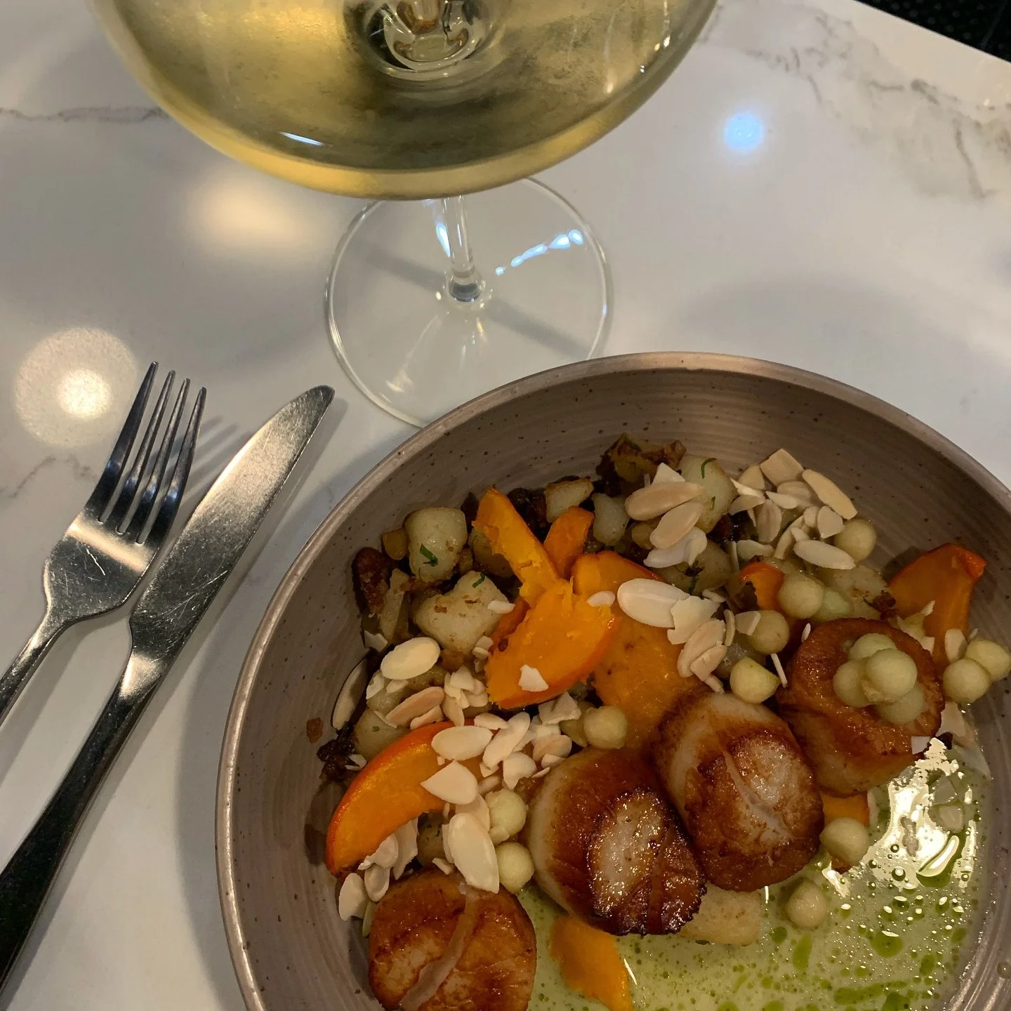 In case you missed these delicious scallops, they&rsquo;ll be on the menu next week 😍 {10.7-10.11} pair them with a bottle of Frank Family Chardonnay and you won&rsquo;t regret it 🥂 #whatsfordinner #this #yummy