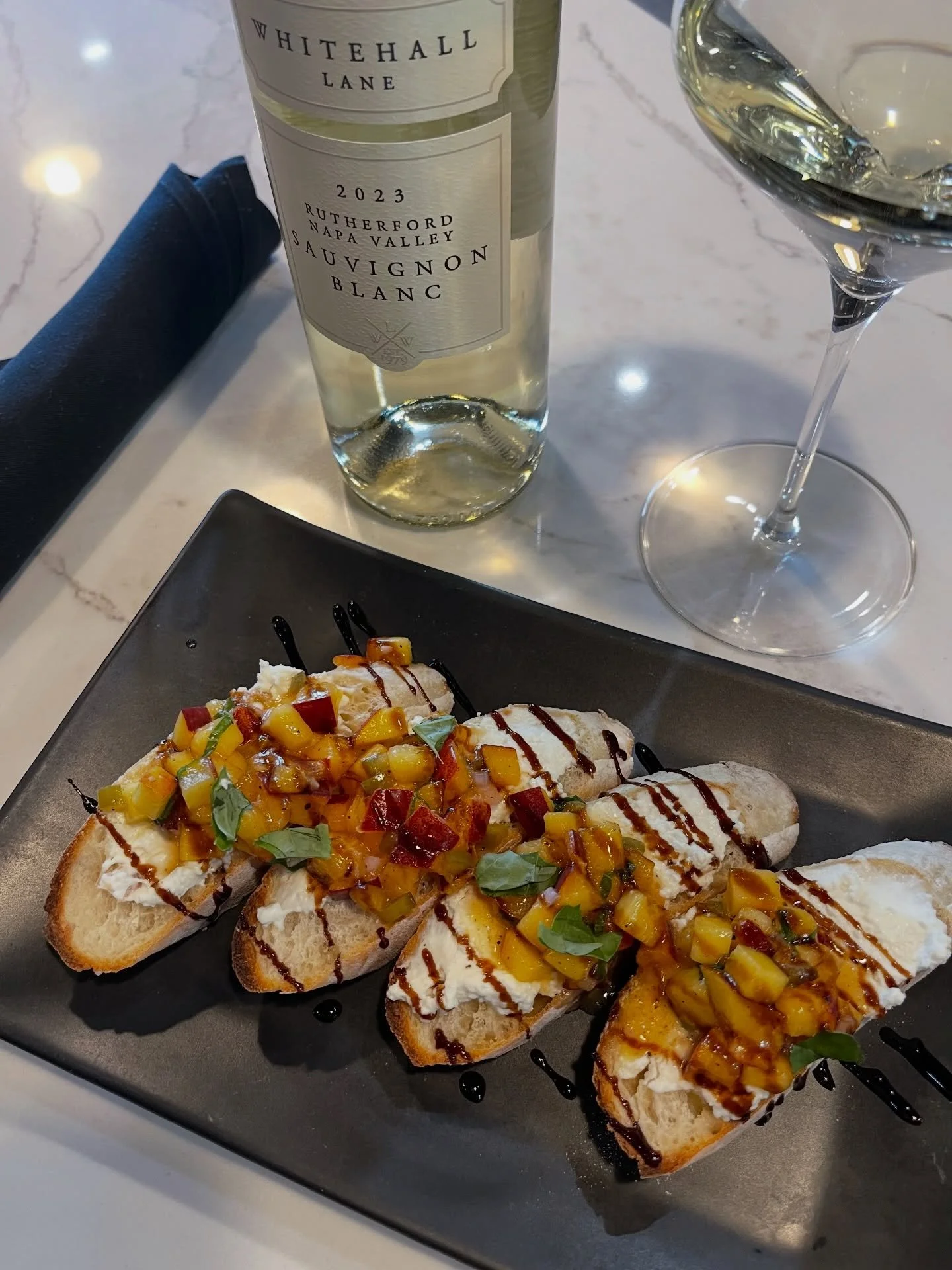 SUMMER menu just launched and so did this Sauv Blanc from @whitehalllane 😍☀️🤤 loving the pairing with peach bruschetta 🍑🍑🍑