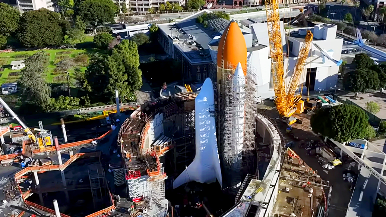 <p><a href="#lightbox>endeavour-la">Endeavour LA</a></p>