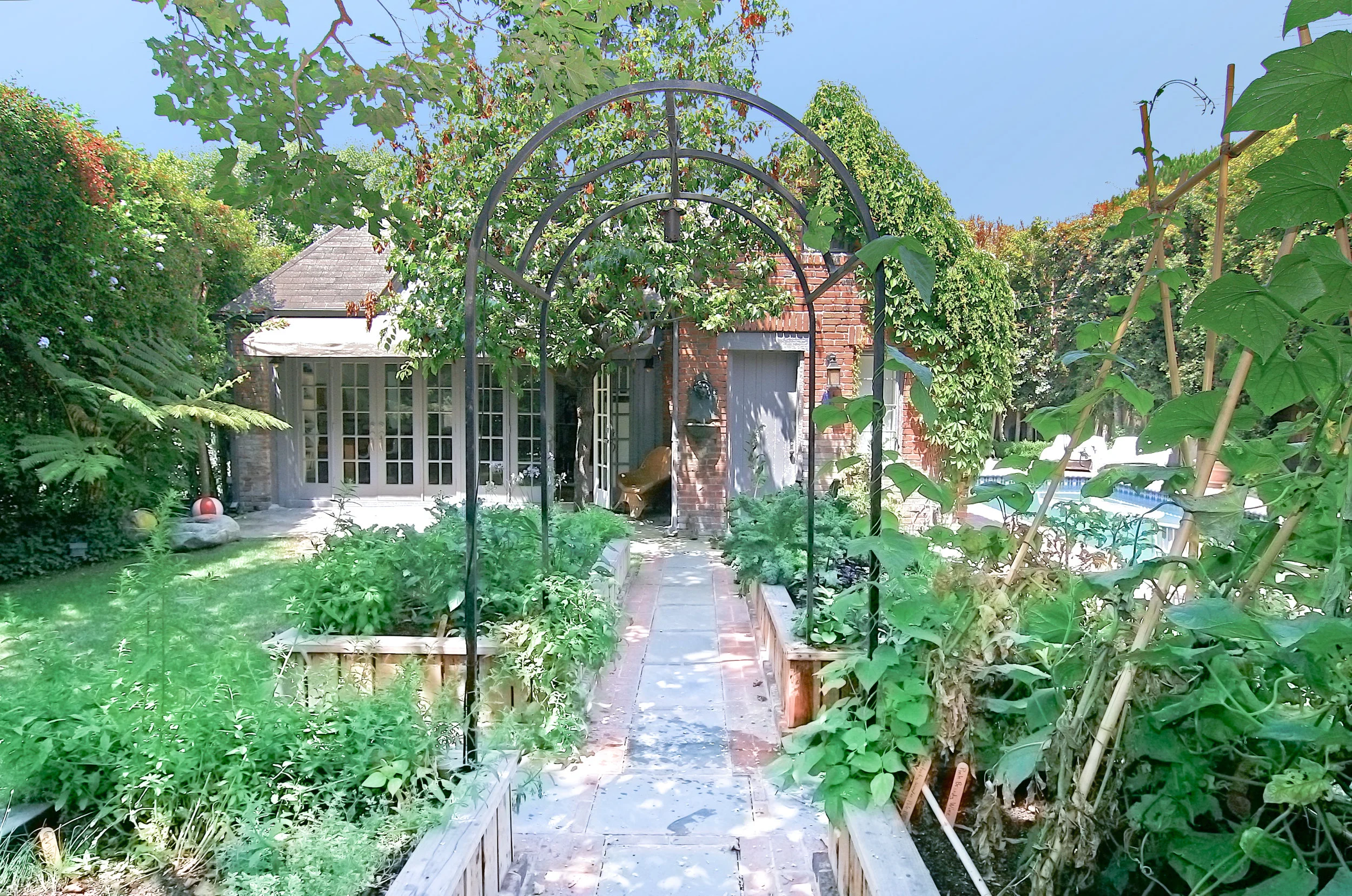 ATID-FS-Hancock Park-arbor.jpg