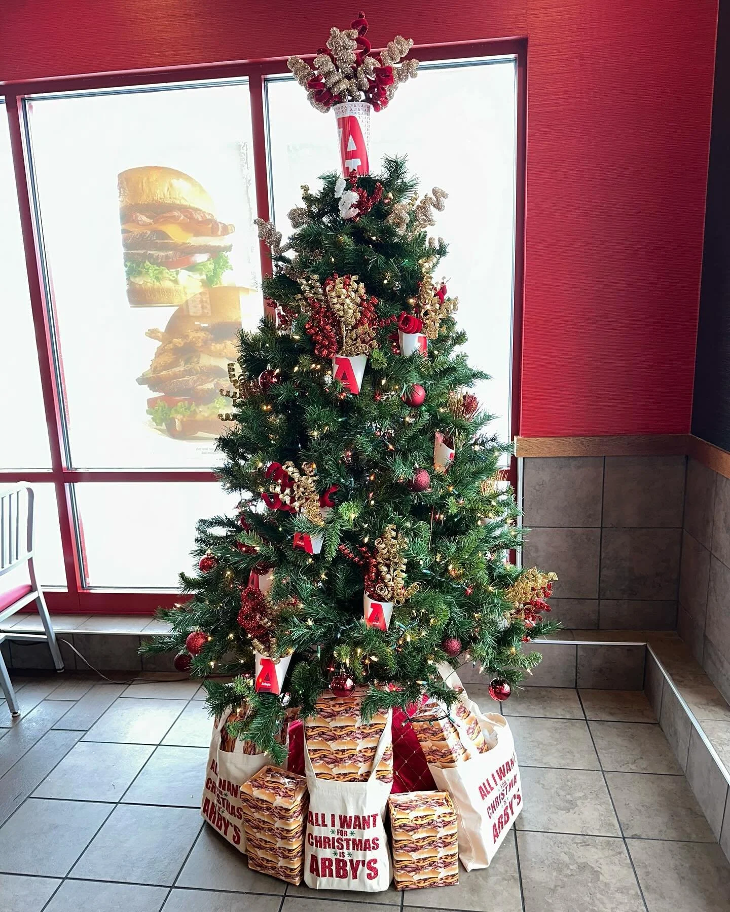 It&rsquo;s beginning to look a lot like a Curly Fry Christmas at @arbys in Michigan City!!!! Our Christmas tree is entered into the @mymichigancity Chamber of Commerce Tree Decroating contest. 

Vote for us!! Tree #8 

https://forms.gle/7Dxzb9wLGetbw