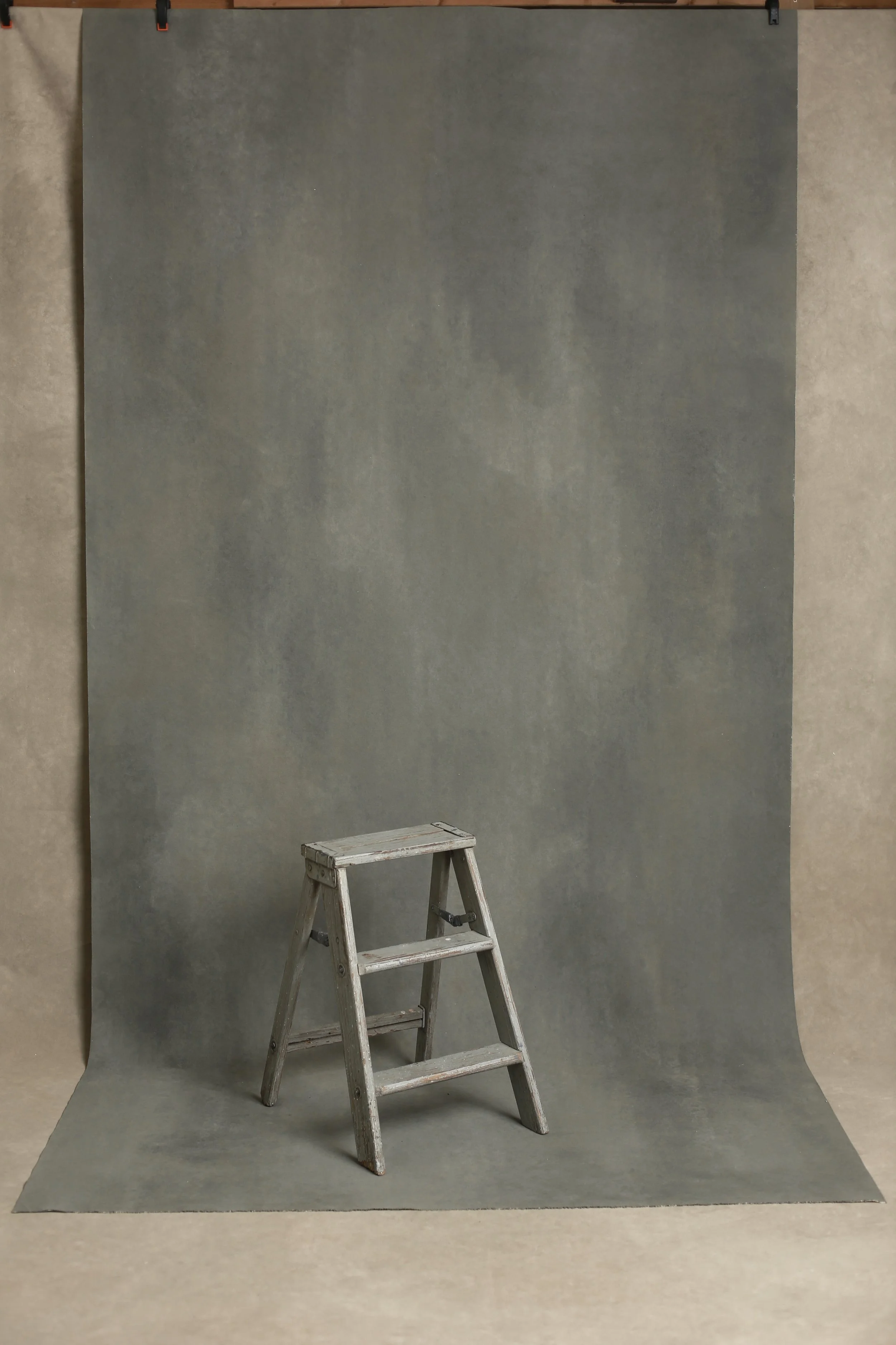 MEDIUM GRAY 5X10FTGR9007