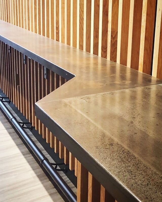 Today I&rsquo;m thinking back to the work we did for @komodonwa, and I thought I&rsquo;d share this throwback picture showing the wooden slats and steel countertop for their bar. This was an awesome project with an incredible team making it happen! I