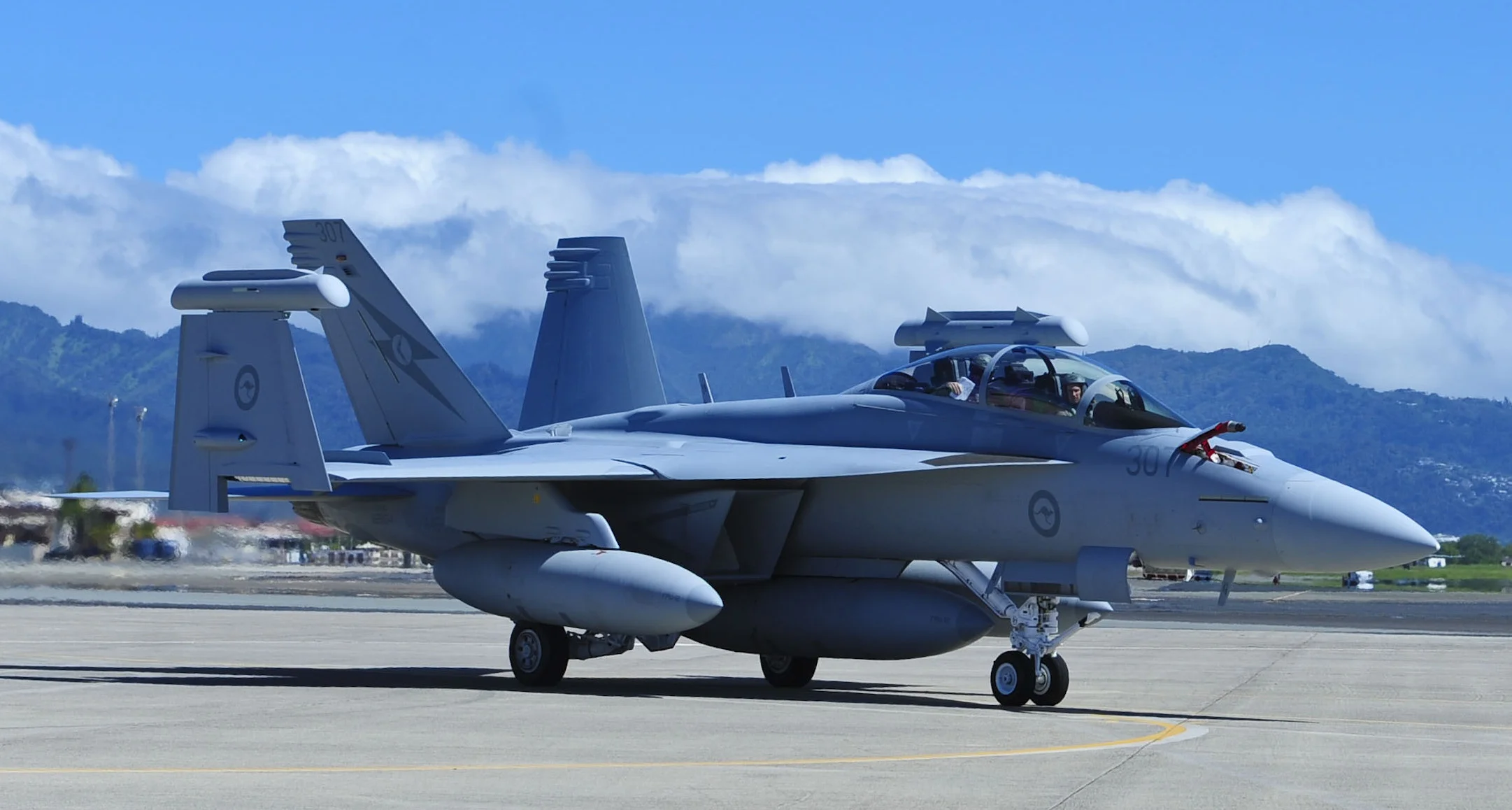 Australian_EA-18G_at_Joint_Base_Pearl_Harbor-Hickam_in_2017.jpg