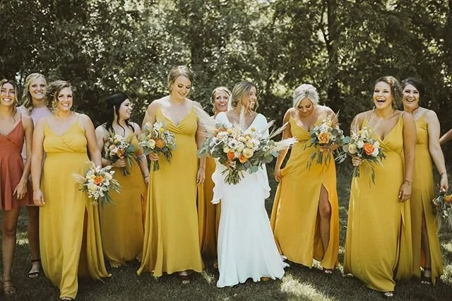 talk about a bridal PARTY 🤩