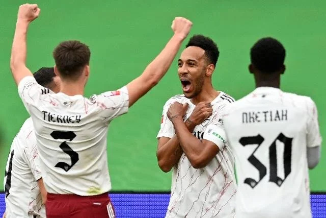 Arsenal Beating the Press