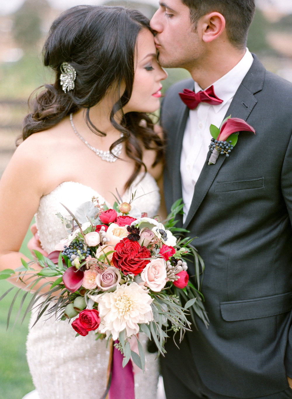 Amador_County_Wedding_Couple_Kiss_Bouquet_Boutonniere_Rancho_Victoria_Vineyard_Northern_California.jpg
