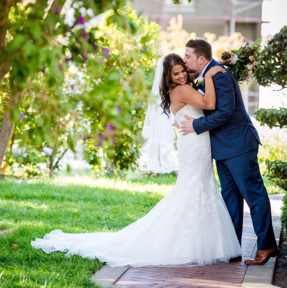 Bride_Groom_Vizcaya_Sacramento_Violette_Fleurs.jpg