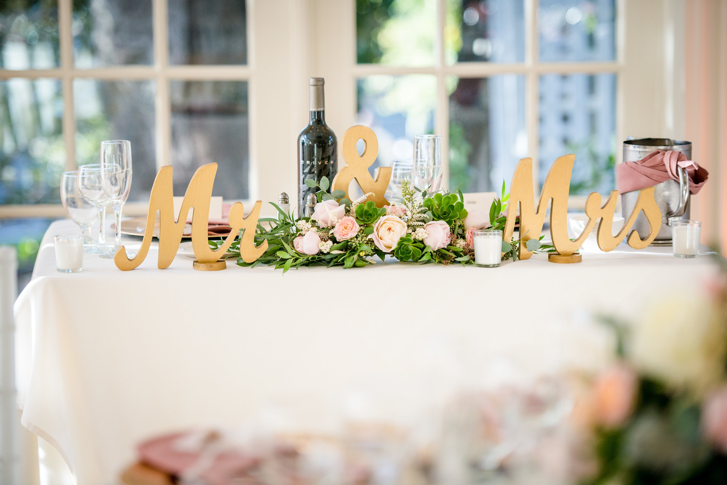 Sweetheart_Table_Mr_Mrs_Head_Centerpiece_Vizcaya_Sacramento_Violette_Fleurs.jpg