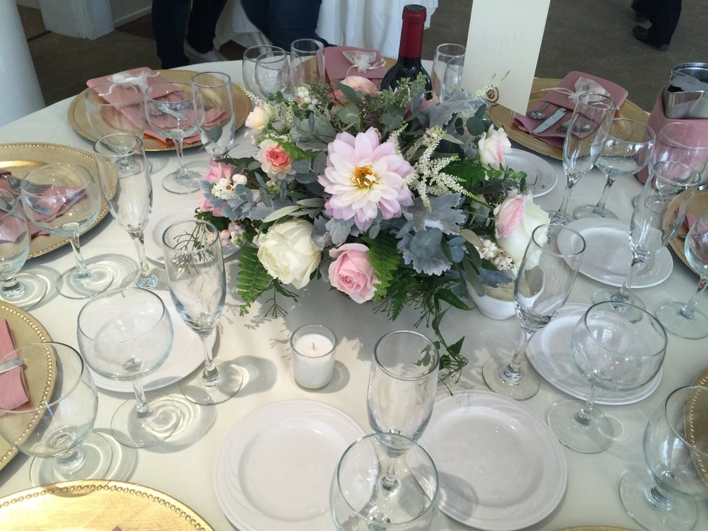 Low_Centerpiece_Guest_Table_Dahlia_Greens_Vizcaya_Sacramento_Violette_Fleurs.jpg