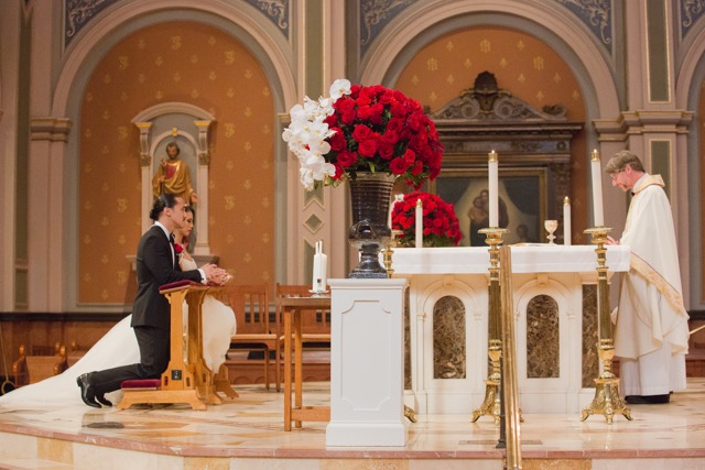 Classic_Wedding_Red_Roses_Cathedral_Of_The_Blessed_Sacrament_Sacramento_Violette_Fleurs.jpeg