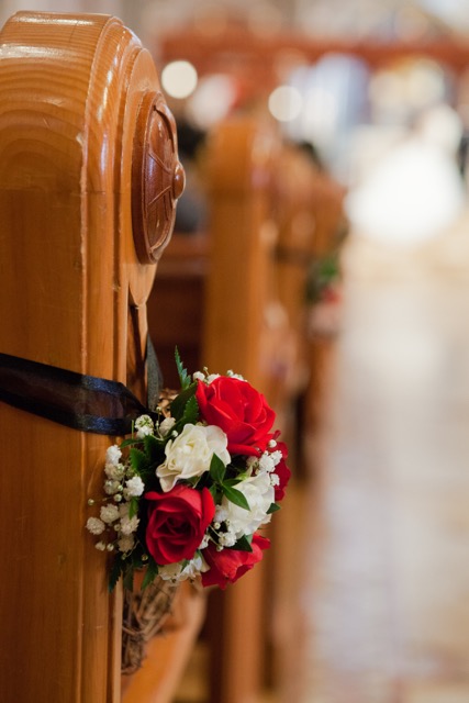 Mini_Roses_Grapevine_Hearts_Aisle_Piece_Cathedral_Of_The_Blessed_Sacrament_Sacramento_Violette_Fleurs.jpeg