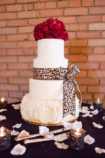 Wedding_Cake_Topper_Red_Roses_Citizen_Hotel_Sacramento_Violette_Fleurs.jpeg