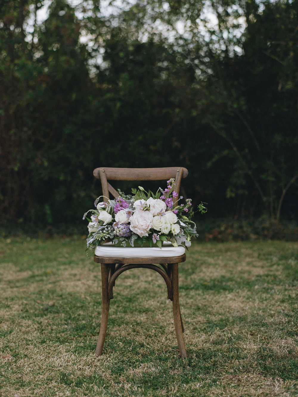 Violette-fleurs-roseville-sacramento-california-Flower-farm-inn-wedding-florist-spring-tablescape-blush-purples-sophisticated-design-chair-nature-upscale.jpg