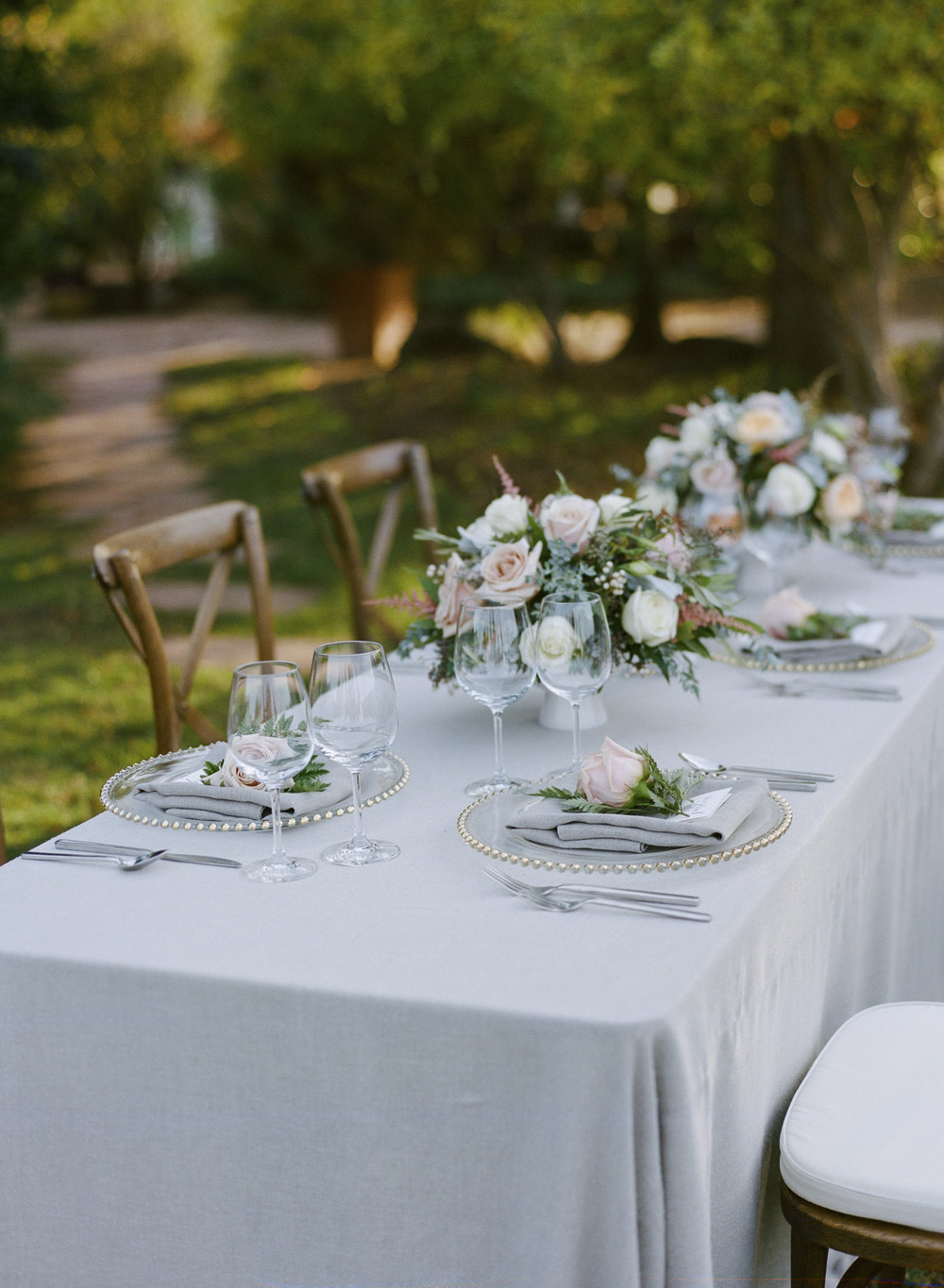 Violette-fleurs-roseville-sacramento-california-Flower-farm-inn-wedding-florist-spring-tablescape-blush-peachgray.jpg