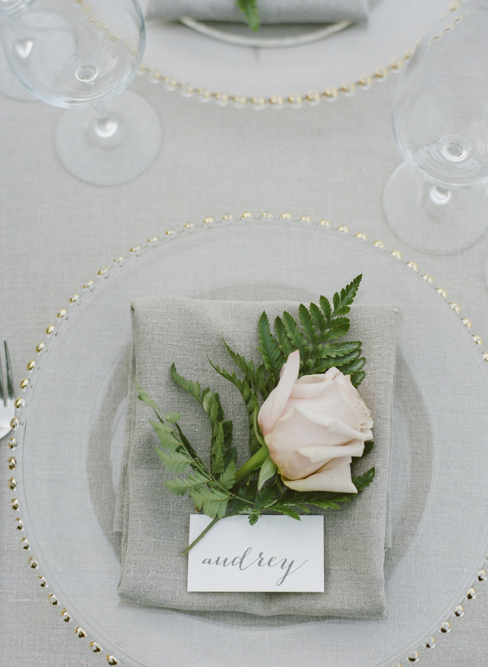 Violette-fleurs-roseville-sacramento-california-Flower-farm-inn-wedding-florist-spring-tablescape-blush-peach-detail-shots-closeups.jpg