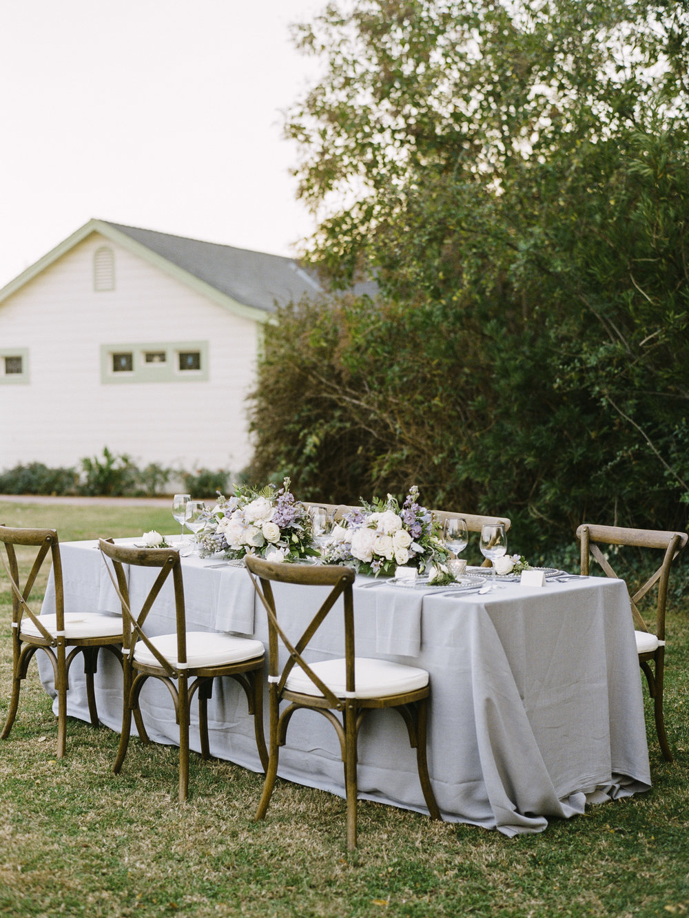 Violette-fleurs-roseville-sacramento-california-Flower-farm-inn-wedding-florist-spring-gray-elegant-tablescape-blush-peach.jpg