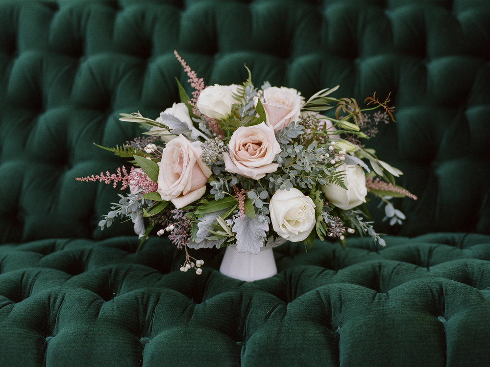 Violette-fleurs-roseville-sacramento-california-Flower-farm-inn-wedding-florist-spring-centerpiece-blush-peach.jpg