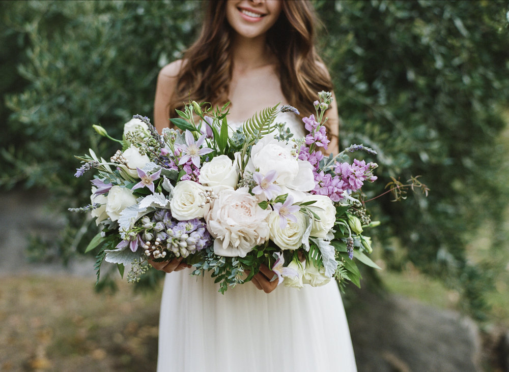 Violette-fleurs-roseville-sacramento-california-Flower-farm-inn-wedding-florist-spring-bride-holding-flowers-blush-lavender.jpg