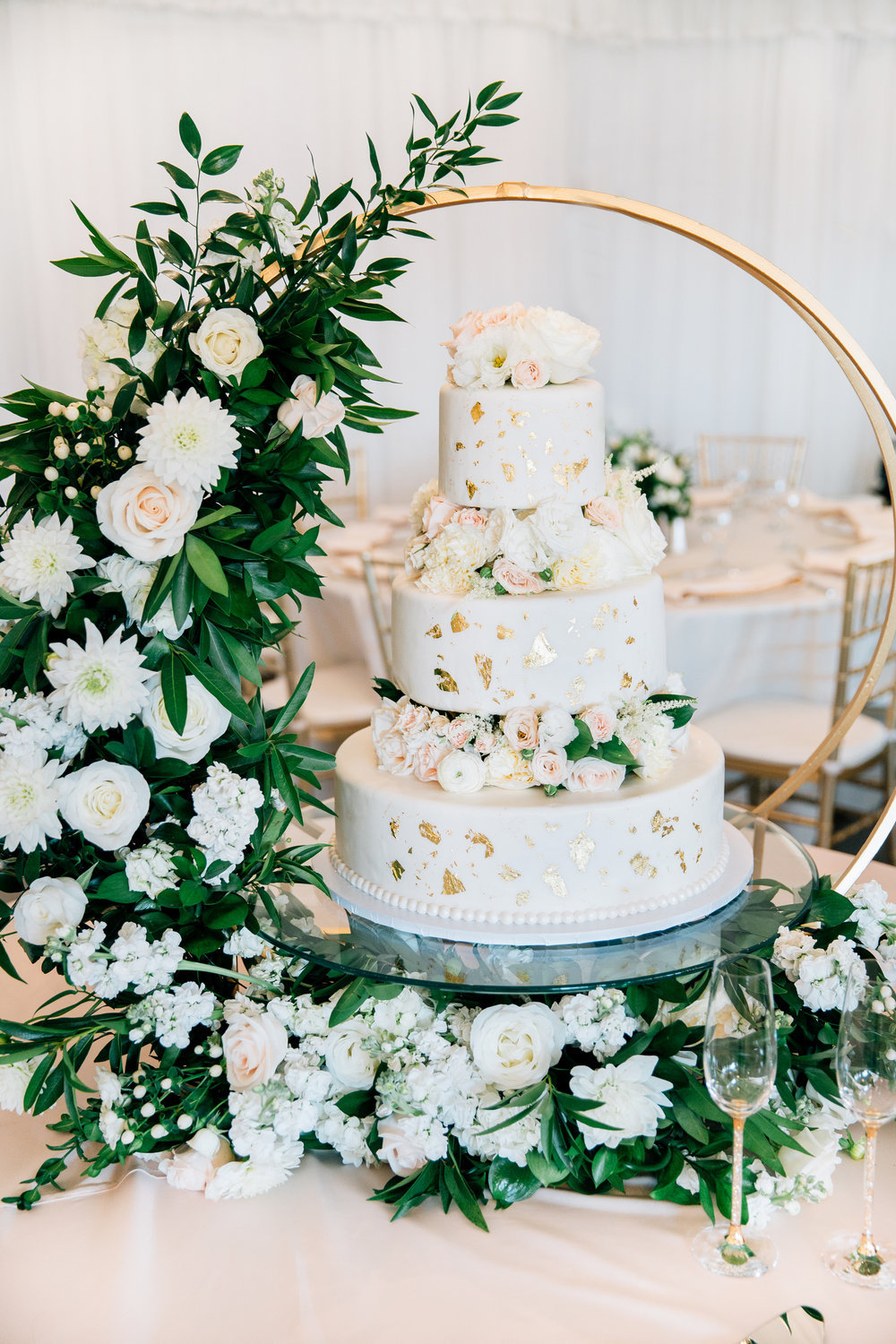 cake_round_stand_flowers_upscale_classic_reception_violette_fleurs_anna_perevertaylo.jpg