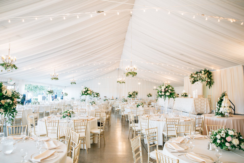 tent_upscale_wedding_white_blush_flowers_greenery_lush_upscale_violette_fleurs_anna_perevertaylo.jpg
