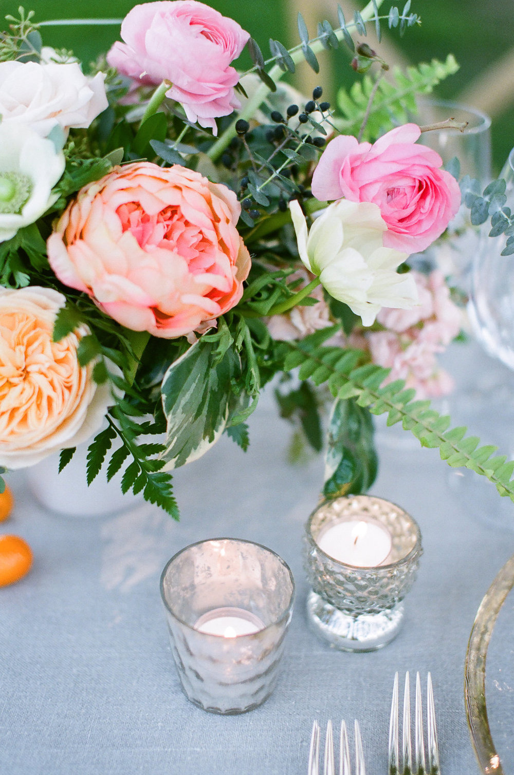 blush_peach_cream_flowers_ferns_low_centerpiece_wedding_details_Wine_and_Roses_Lodi.jpg
