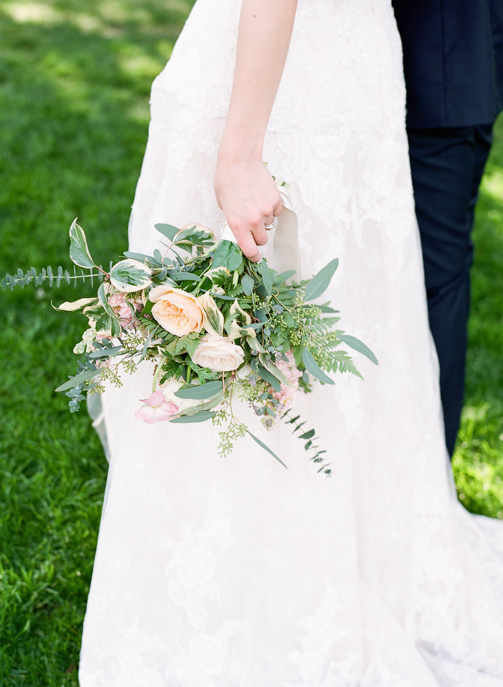 bride_bouquet_elegent_romantic_blush_flowers_greens_Wine_and_Roses_Lodi.jpg