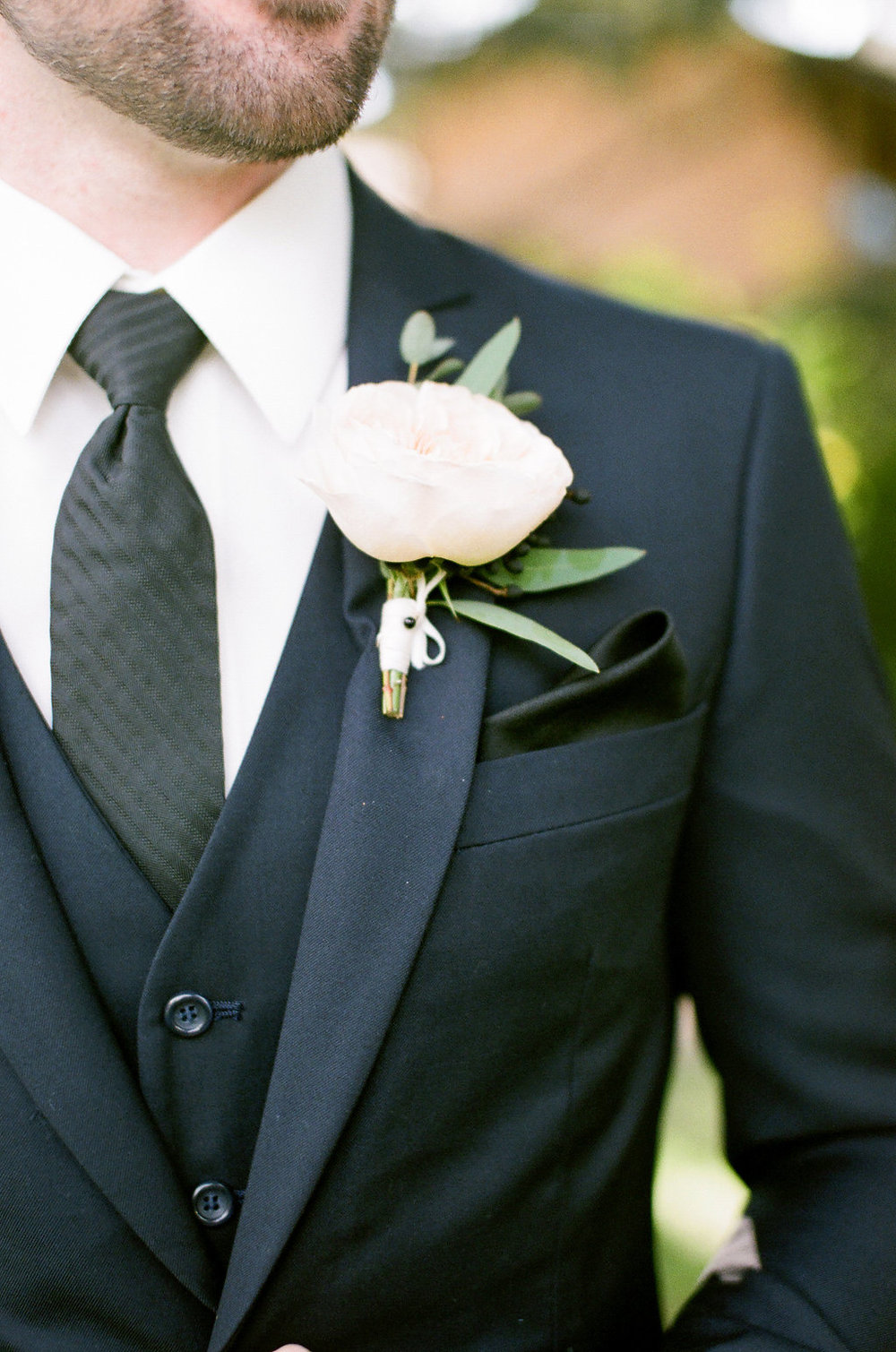 garden_rose_groom_boutonniere_Wine_and_Roses_Lodi.jpg