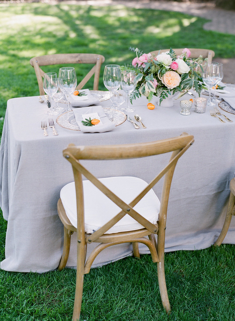 garden_style_centerpiece_table_setting_Wine_and_Roses_Lodi.jpg