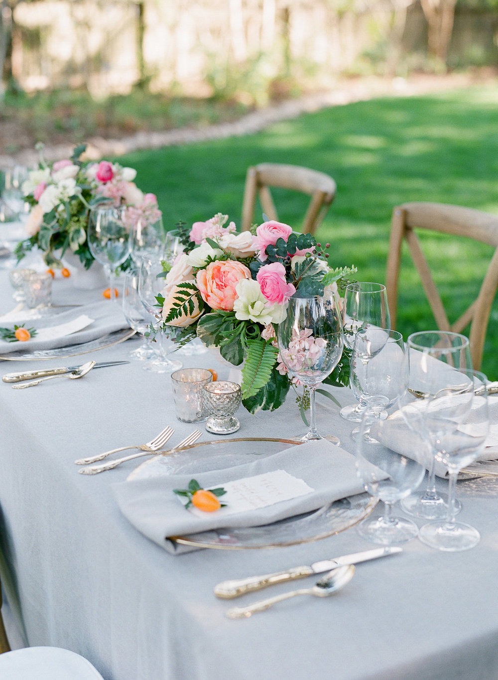 garden_style_low_centerpiece_outdoor_wedding_Wine_and_Roses_Lodi.jpg