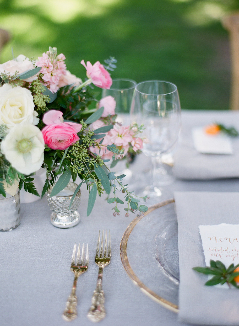 guest_table_centerpiece_garden_romantic_Wine_and_Roses_Lodi.jpg