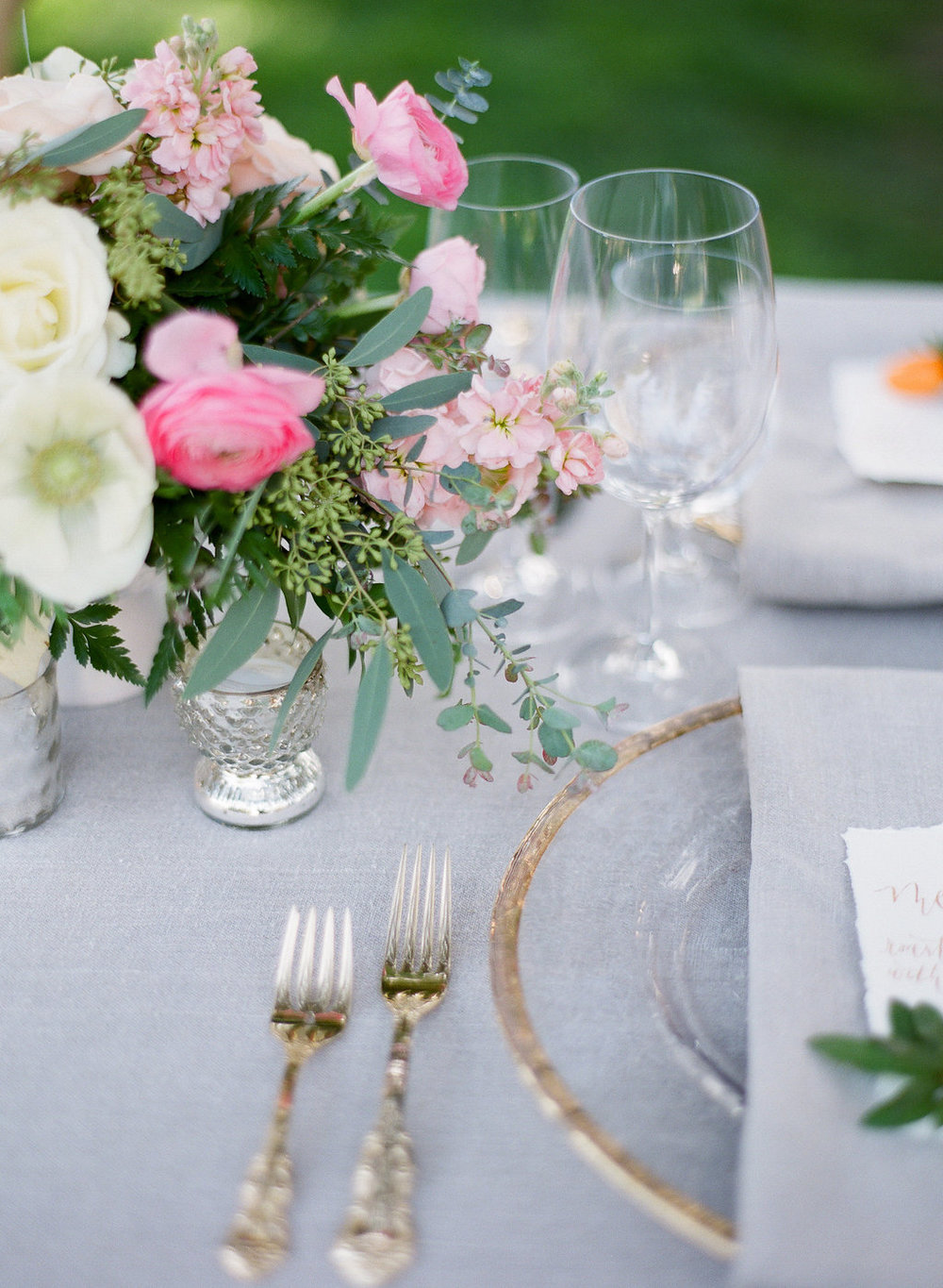 guest_table_garden_style_centerpiece_Wine_and_Roses_Lodi.jpg