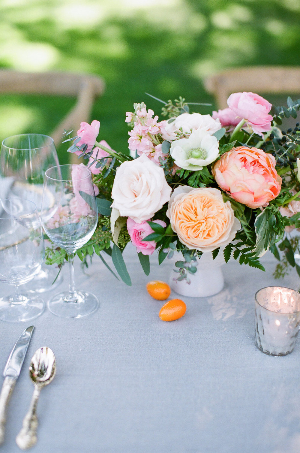 low_garden_style_romantic_elegent_guest_table_centerpiece_Wine_and_Roses_Lodi.jpg