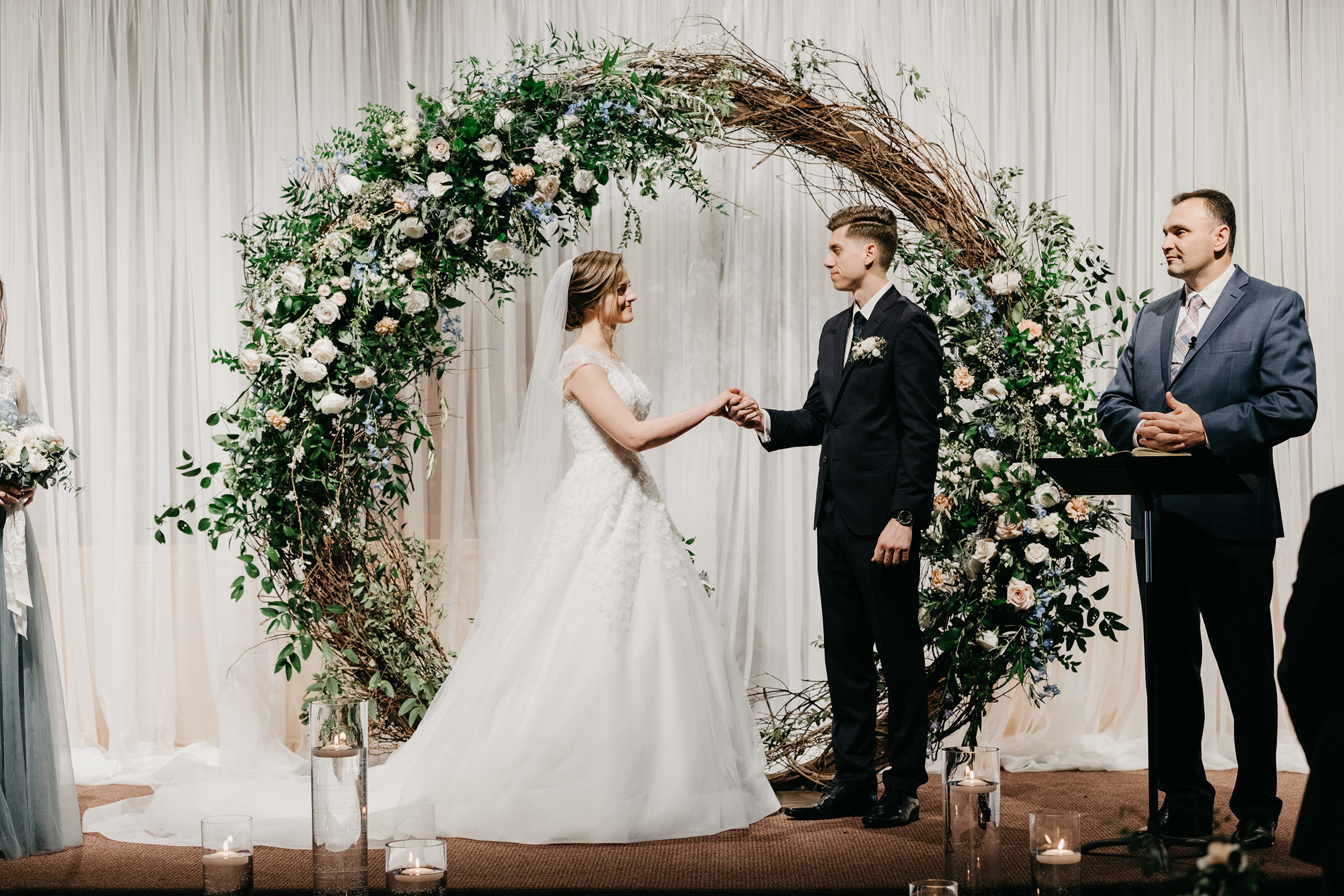 Violette-fleurs-event-design-roseville-Nelli-noel-photography-the-falls-event-center-Curated-Classic-Wedding-design-Sacramento-Installations-round-arch-ceremony.jpg