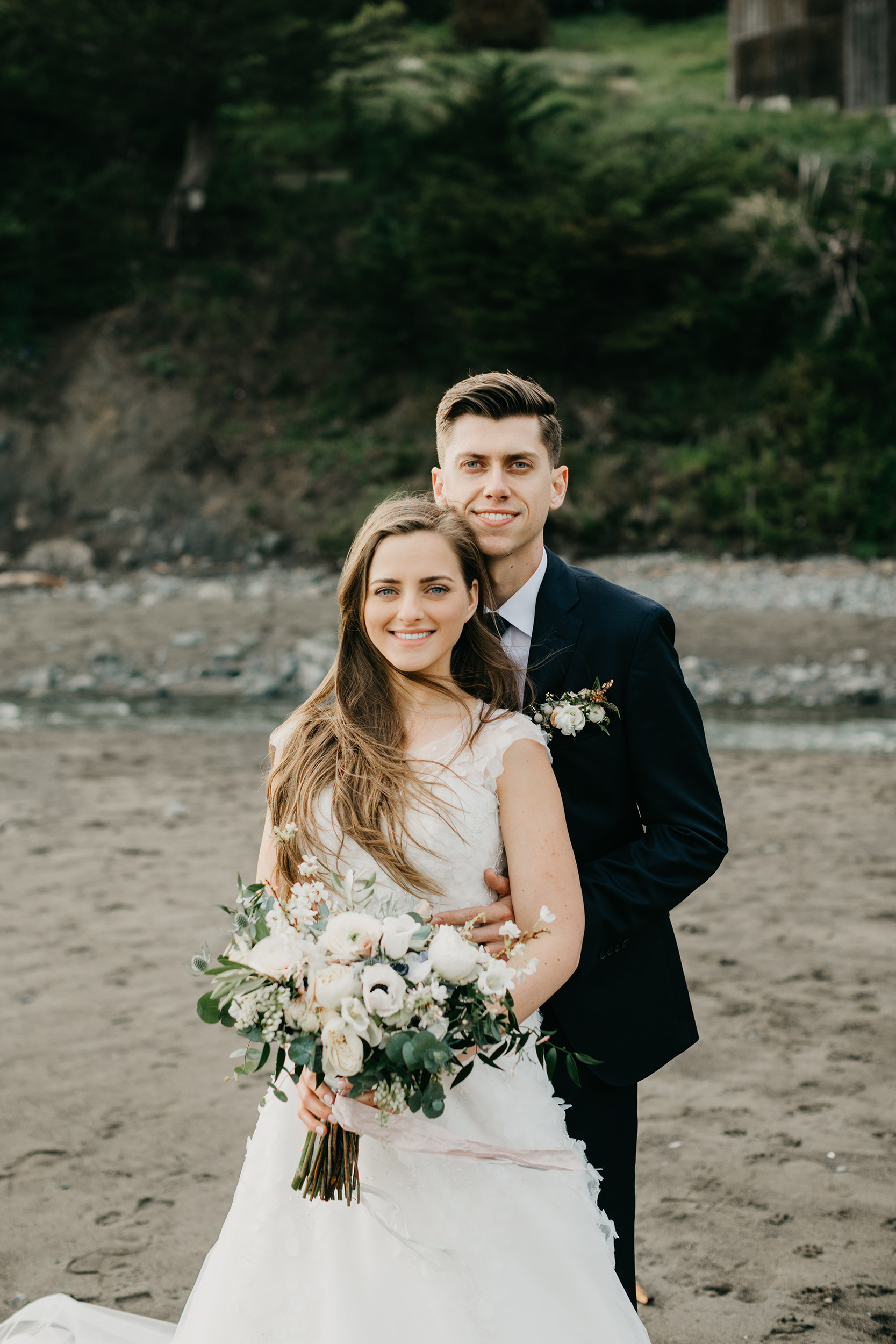 Violette-fleurs-event-design-roseville-Nelli-noel-photography-the-falls-event-center-Curated-bride-groom-bouquet-boutonniere-lush-whimsical.jpg