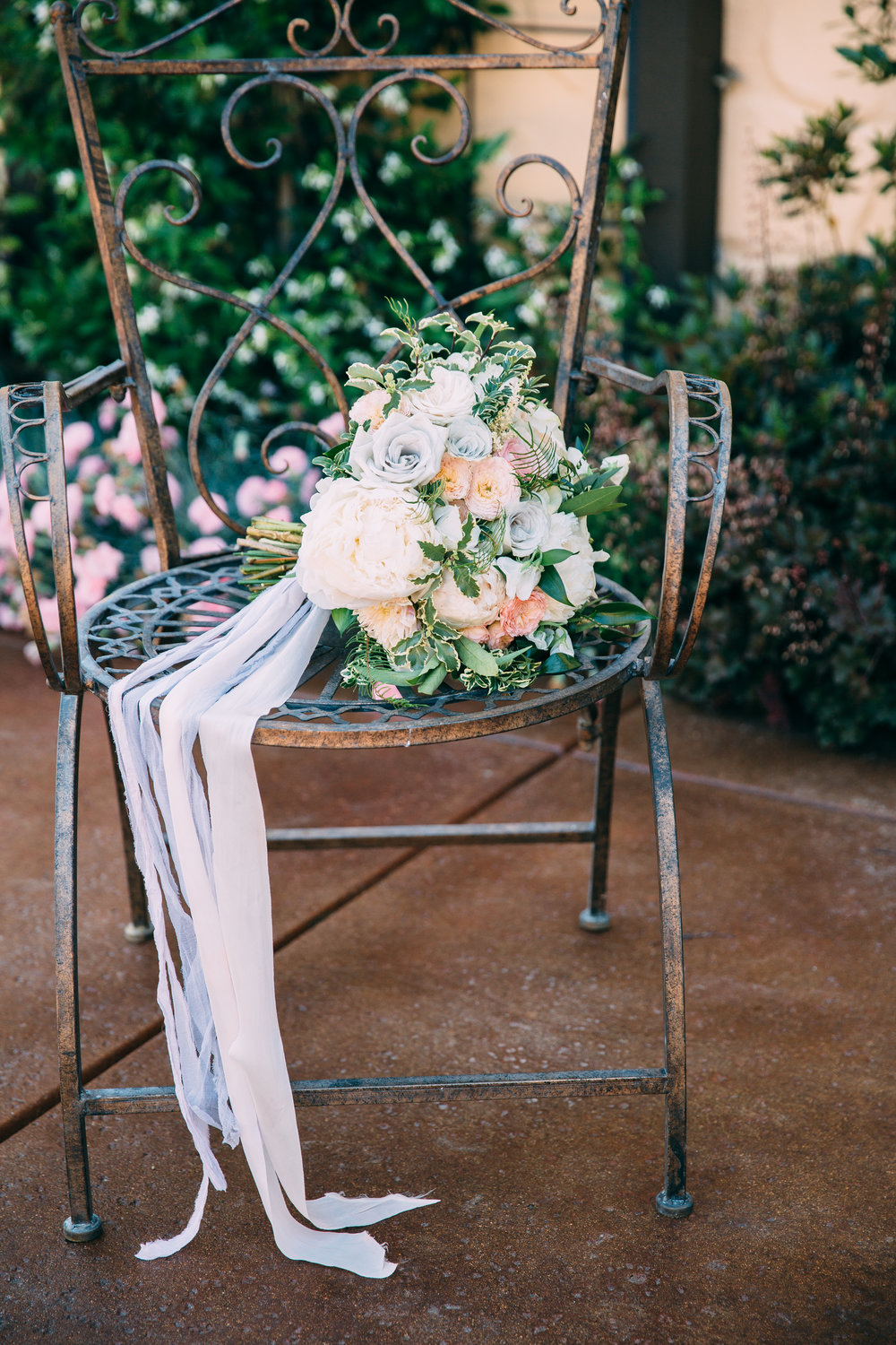 Violette-fleurs-anna-perevertaylo-White-Blush-elegant-flowers-for-wedding-decor-upscale-design-roseville-sacramento-california-rancho-robles-vinyards-lincoln-elegant-luxury-blush-bridal-bouquet-flowing-long-silk-ribbon.jpg