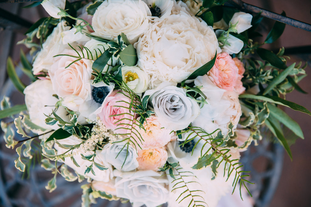 Violette-fleurs-anna-perevertaylo-White-Blush-elegant-flowers-for-wedding-decor-upscale-design-roseville-sacramento-california-rancho-robles-vinyards-lincoln-elegant-luxury-bridal-bouquet.jpg