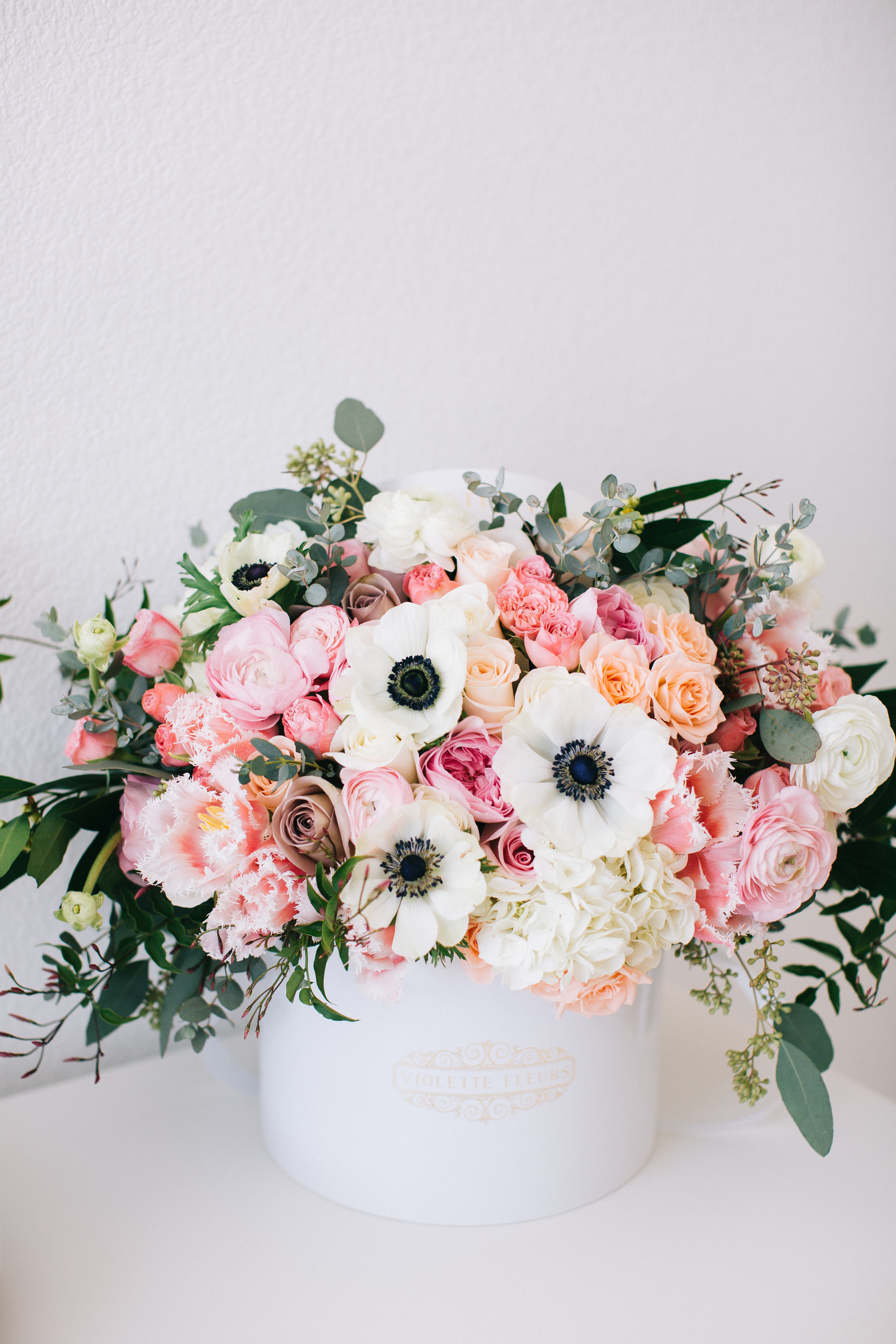 Violette-fleurs-roseville-sacramento-california-anna-perevertaylo-photography-blush-hatbox-flowers.jpg