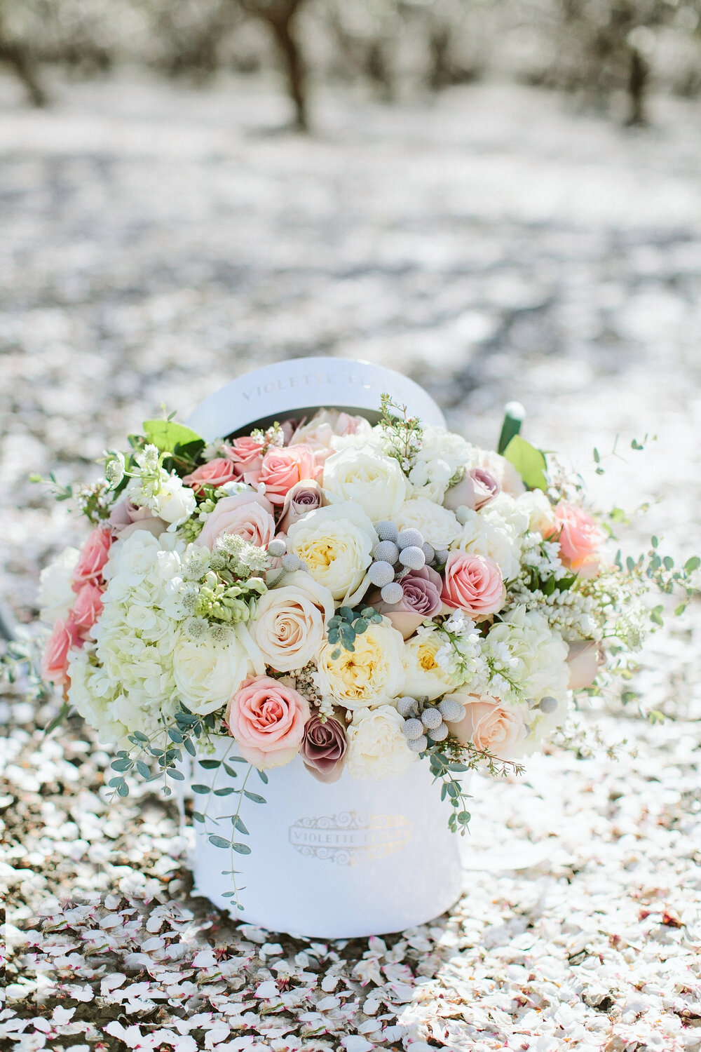 Violette-fleurs-event-design—florist-roseville-anna-perevertaylo-photography-planner-sacramento-hatbox-blush.jpg