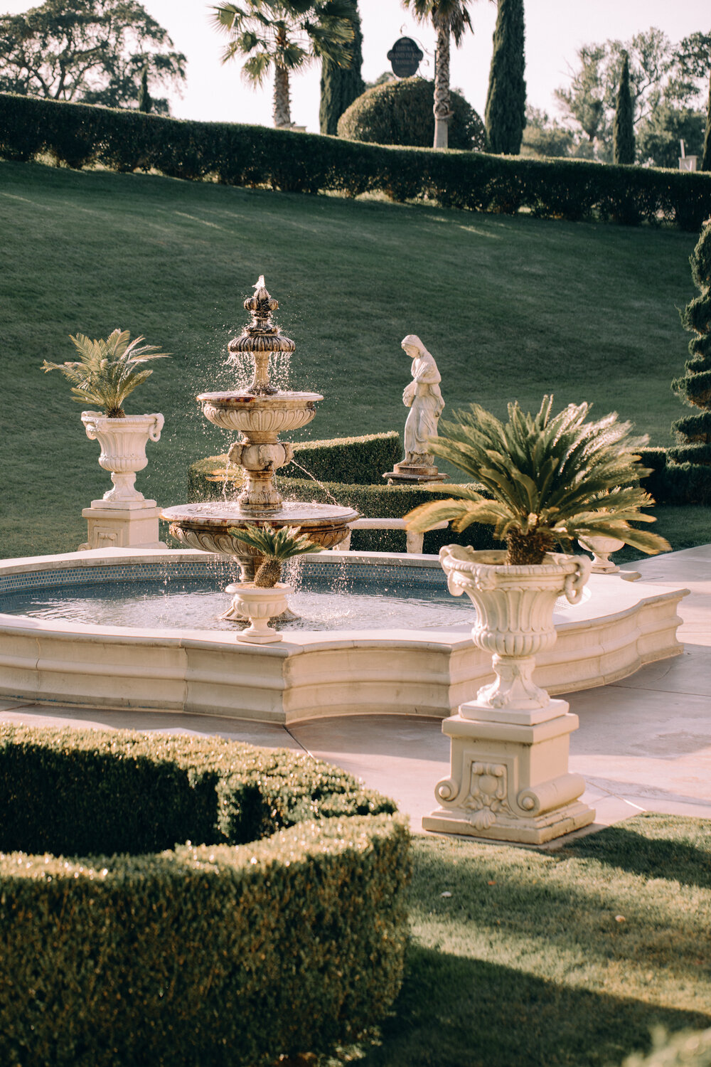 Violette-fleurs-event-design-roseville-love-and-theory-co-photography-sacramento-grand-island-mansion-fountain-details.JPG