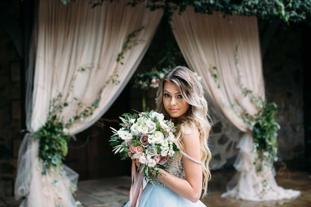 luxury-wedding-ceremony-details-draping-greenery-bridal-bouquet-blushes-whites-upscale-inspiration-northern-california-sonoma-v-sattui-florist-design-violette-fleurs-anna-perevertaylo.jpg