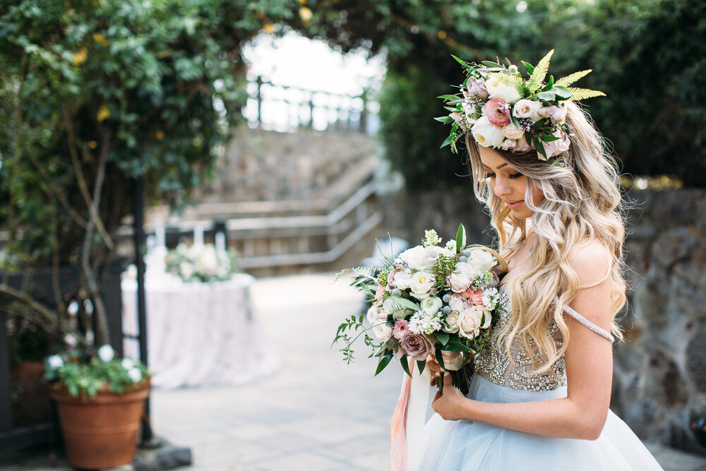 bride-luxury-bridal-bouquet-blushes-whites-upscale-flowing-ribbon-headpiece-inspiration-hayley-paige-northern-california-florist-violette-fleurs-anna-perevertaylo.jpg