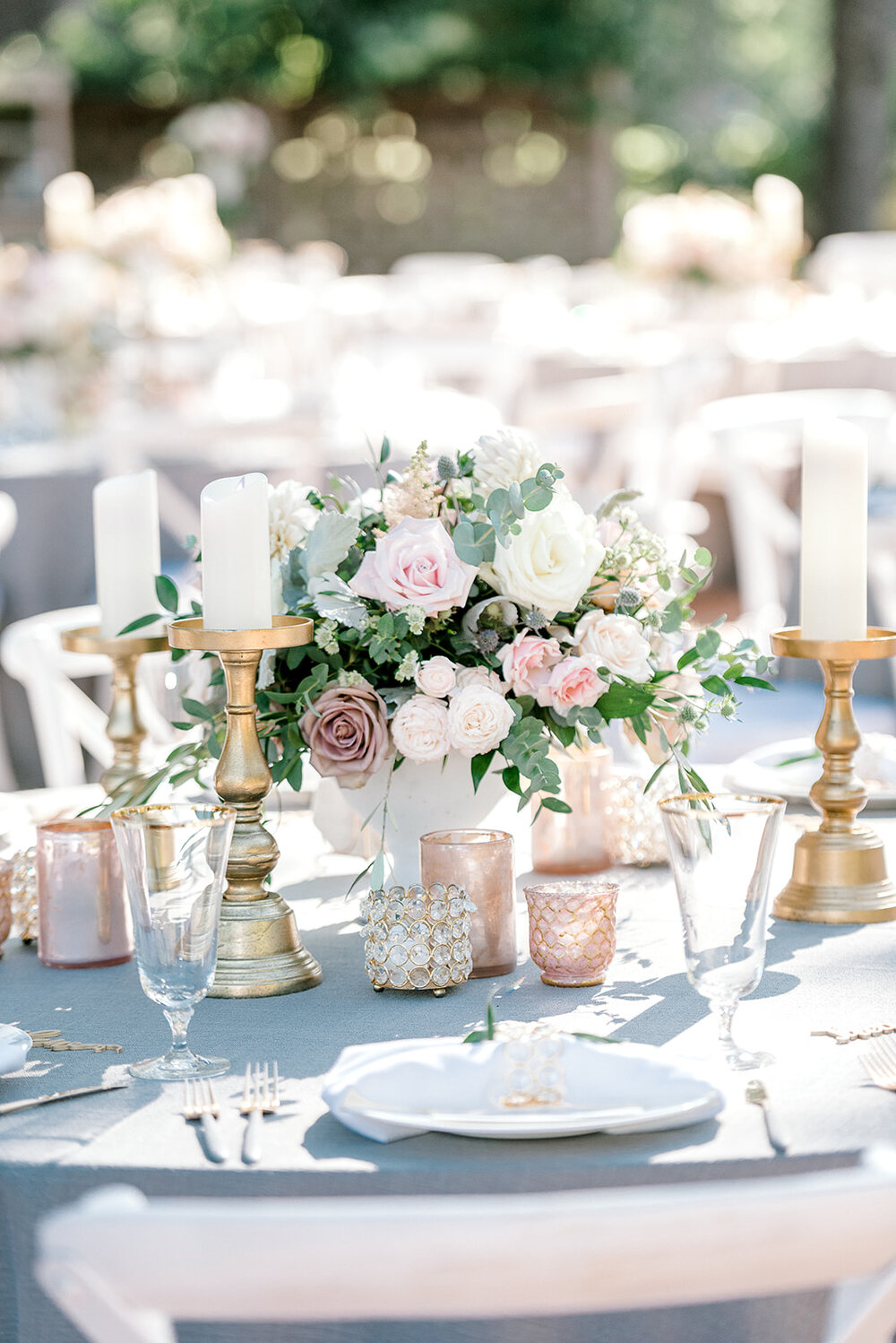 Violette-fleurs-roseville-napa-california-luxury-florist-silverado-resort-and-spa- weddings-by-scott-and-dana-centerpiece-white-vase-mauve0.jpg