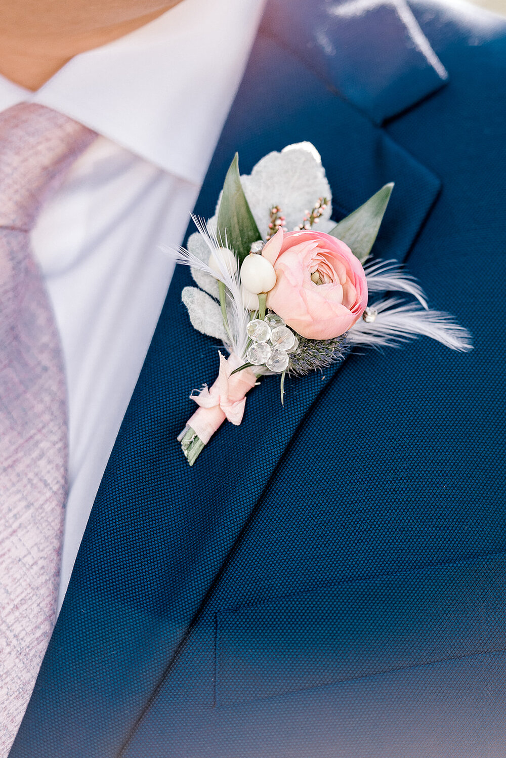 Violette-fleurs-roseville-napa-california-luxury-florist-silverado-resort-and-spa- weddings-by-scott-and-dana-groom-details-boutonniere-ranunculus-bling.jpg
