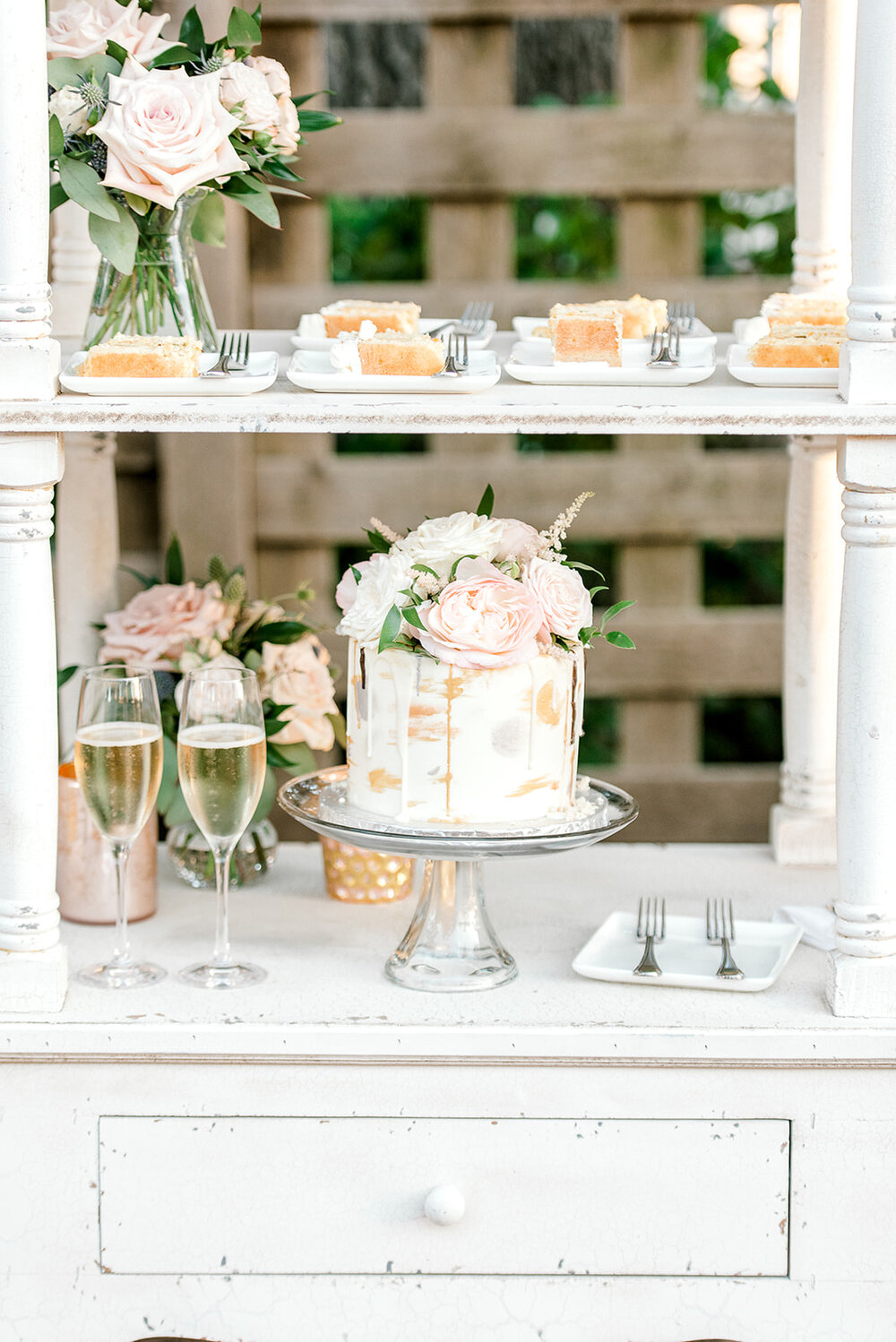 Violette-fleurs-roseville-napa-california-luxury-florist-silverado-resort-and-spa- weddings-by-scott-and-dana-cutting-cake.jpg