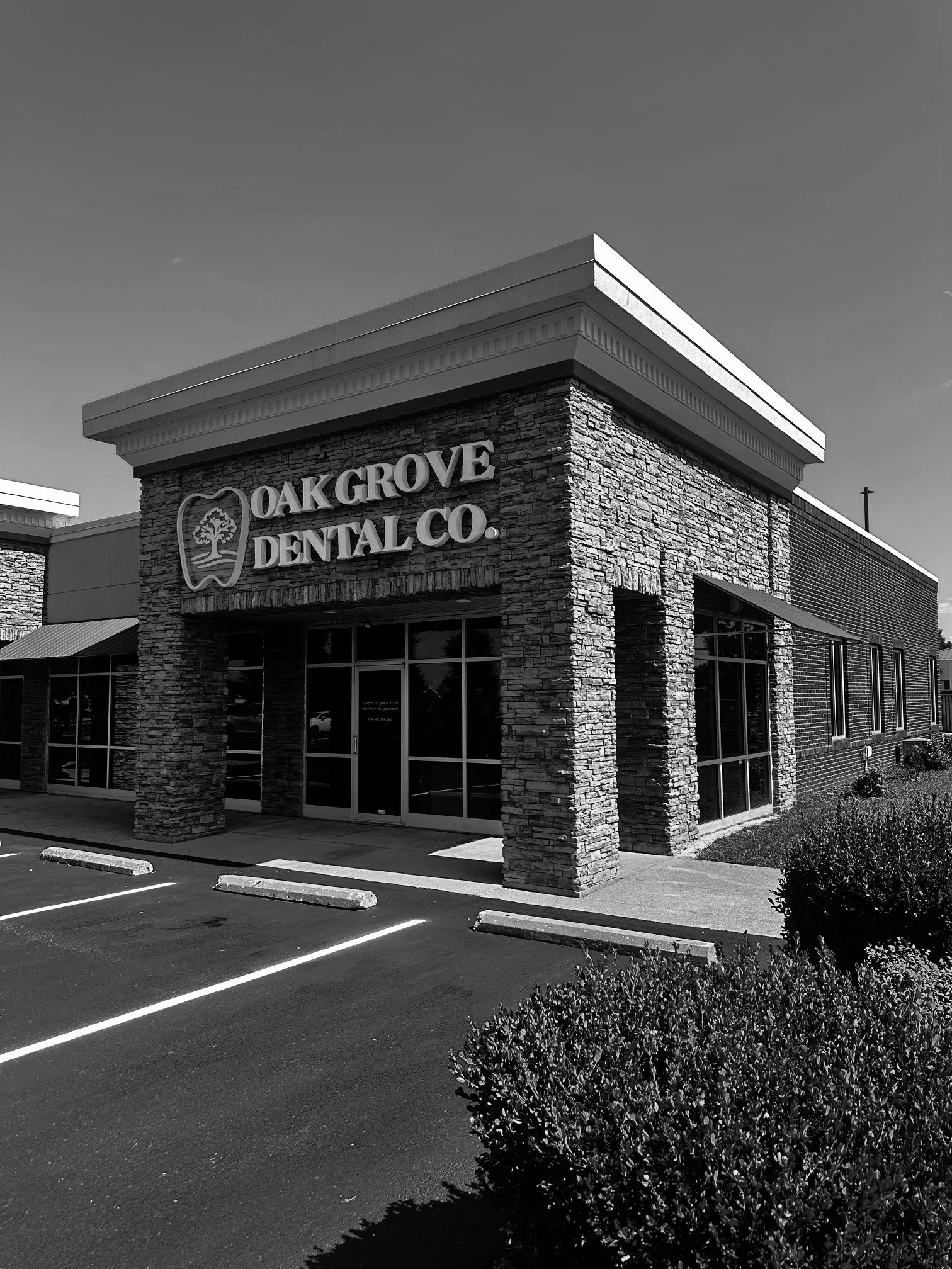 Oak Grove Dental Co. Exterior Building with modern signage
