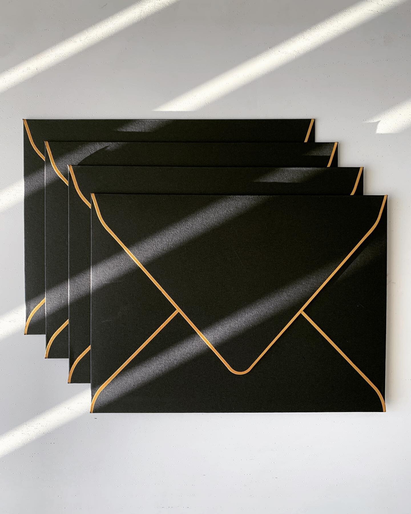 Fresh House of DNM stationary and accessories ✨

Getting ready to send out a big announcement to 100 of our top clients, team, and house friends. If you&rsquo;d like an announcement, DM us your mailing address 💌 

&mdash;

Notecards printed by @moo 