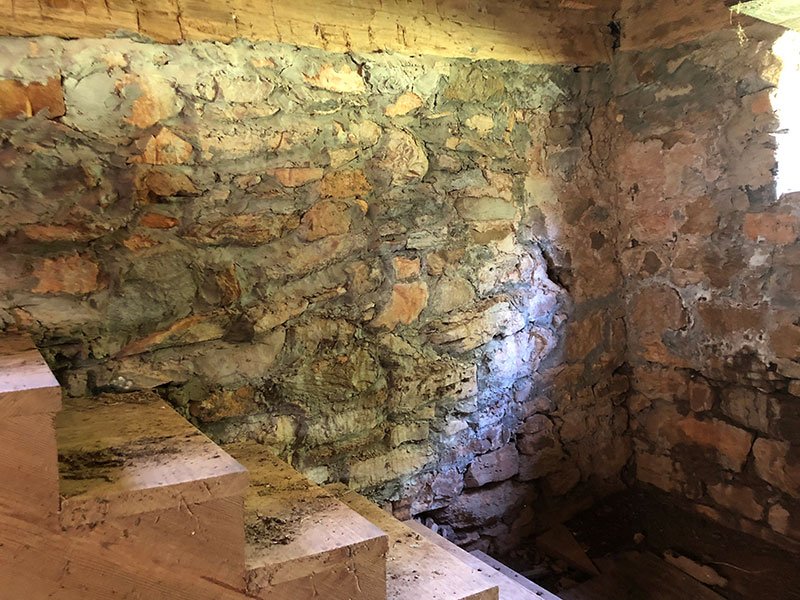 01-root-cellar-stairs-down.jpg