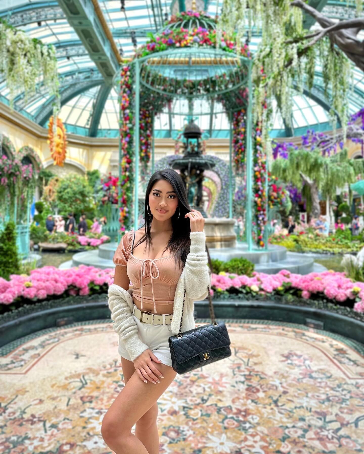 happy may 🪷💐✨ my birthday month! ps. so excited to share i just finalized my single release for next friday. stay tuned ;)🥰🎶!

#newmusicfriday #aapiheritagemonth #aapi #asianartist #devondiep #indielove #indieartists #femalesinger #newsongalert #